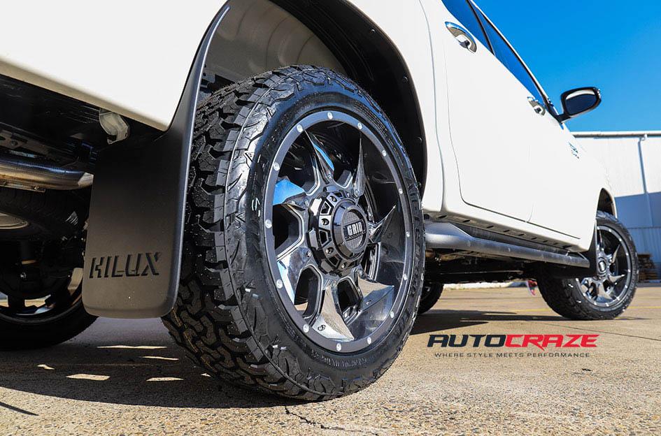TOYOTA HILUX N80 4WD GD01 BLACK WITH CHROME INSERTS